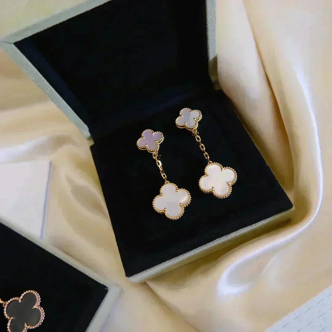 [Glitter Jewelry]CLOVER 2 MOTIF WHITE MOP EARRINGS