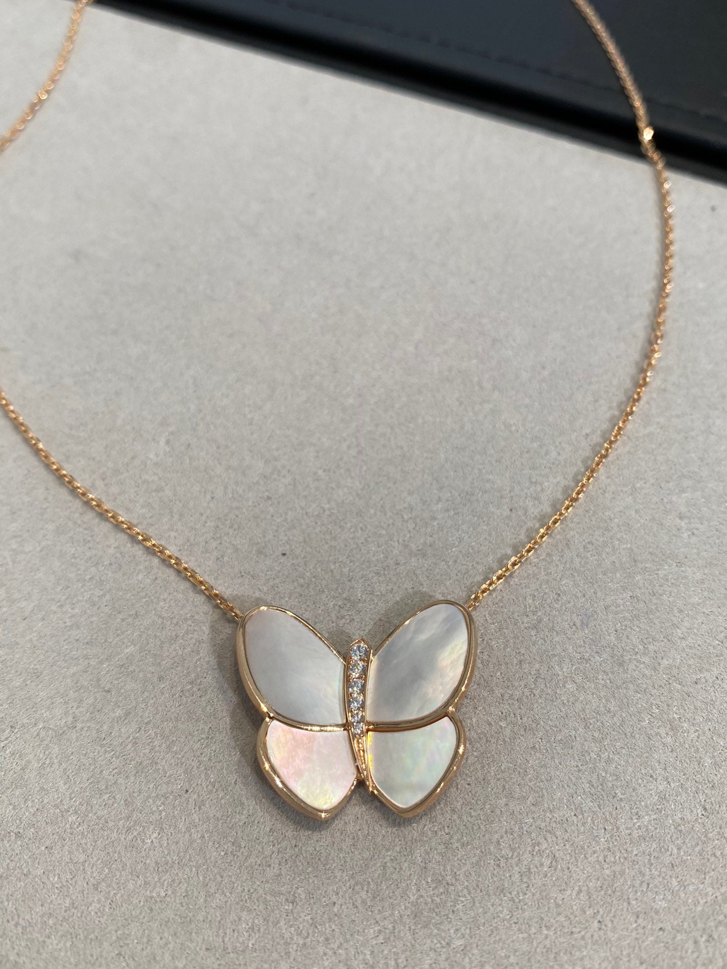 [Glitter Jewelry]BUTTERFLY GOLD MOP DIAMOND NECKLACE