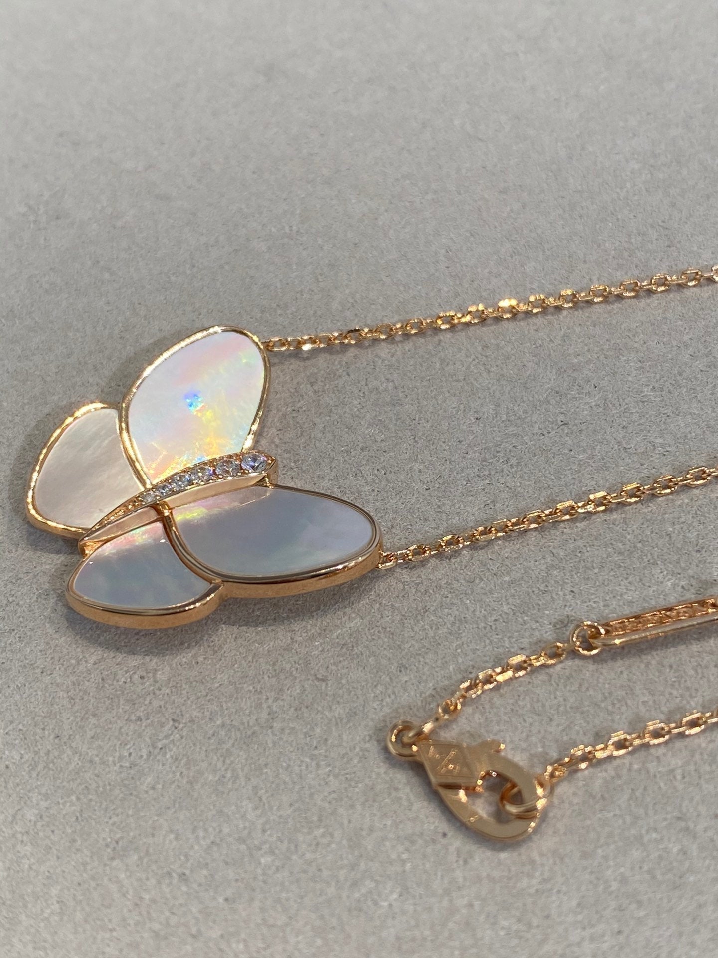 [Glitter Jewelry]BUTTERFLY GOLD MOP DIAMOND NECKLACE