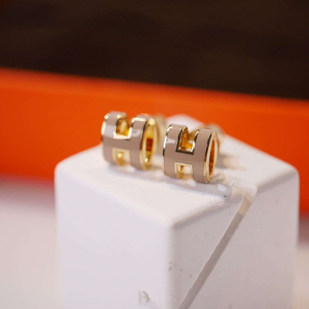 [Glitter Jewelry]MINI POP H GOLD EARRINGS GREY