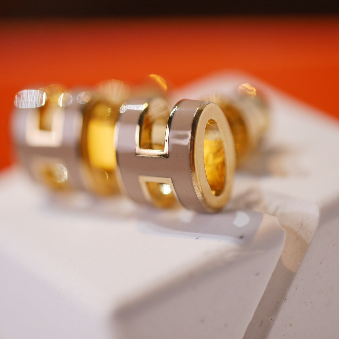 [Glitter Jewelry]MINI POP H GOLD EARRINGS GREY