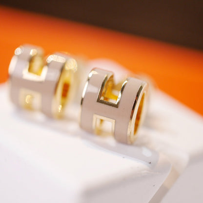 [Glitter Jewelry]MINI POP H GOLD EARRINGS GREY