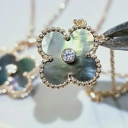 [Glitter Jewelry]CLOVER 15MM DIAMOND AND MOTHER-OF-GREY NECKLACE