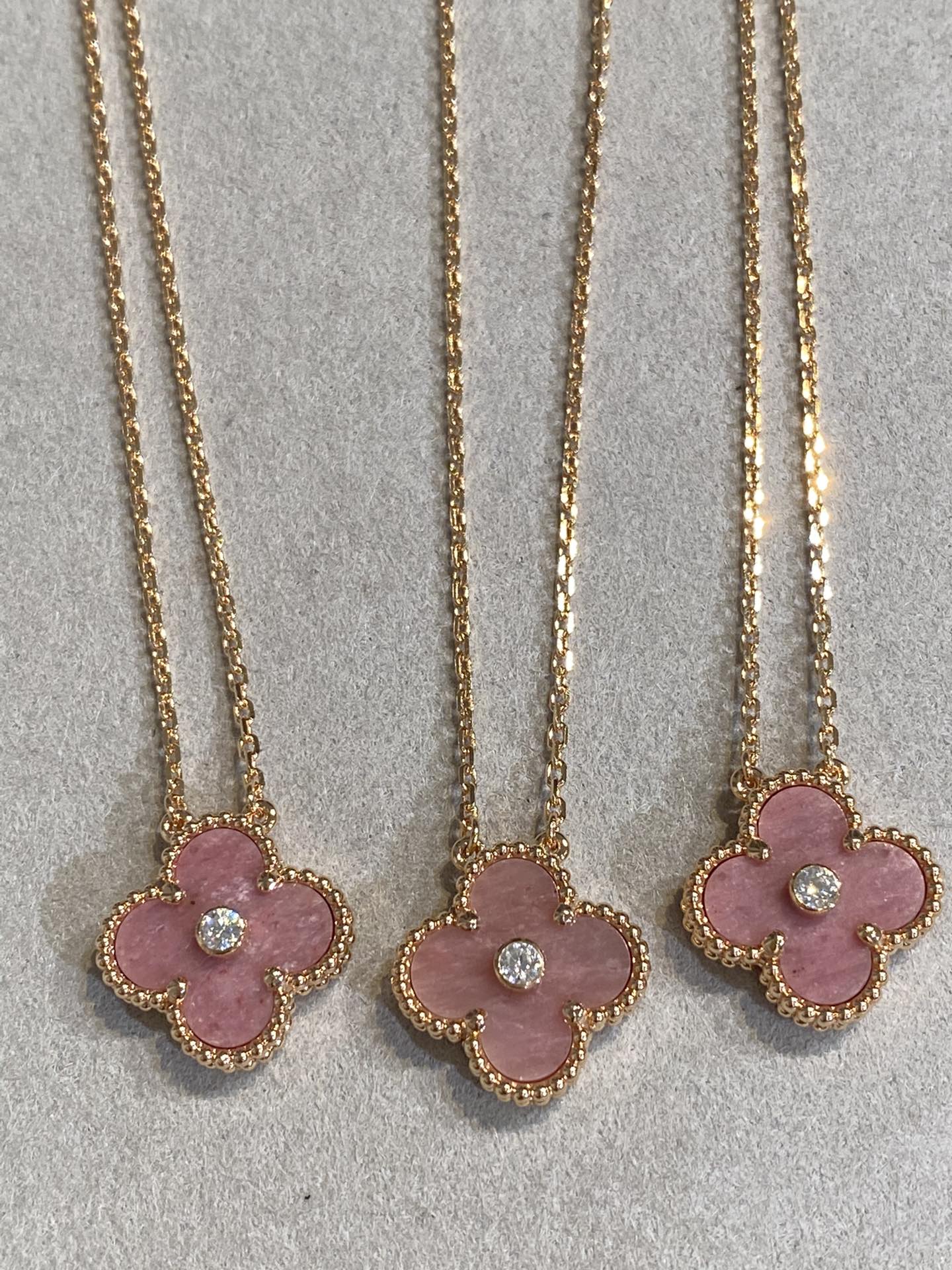 [Glitter Jewelry]CLOVER 15MM DIAMOND RHODONITE NECKLACE