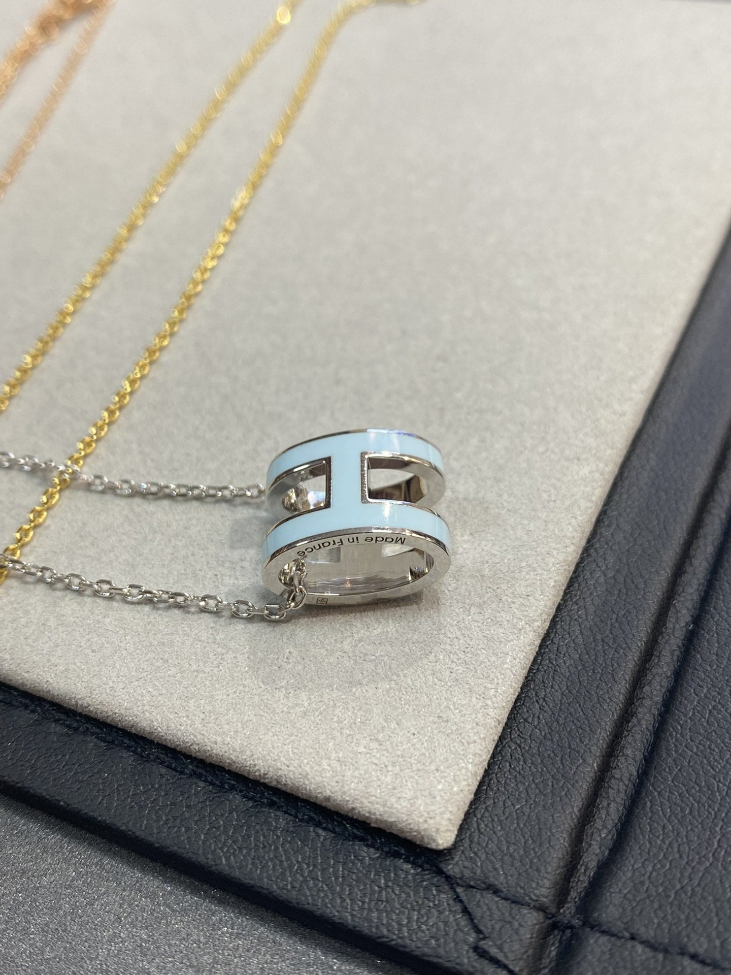 [Glitter Jewelry]POP H LIGHT BLUE NECKLACE