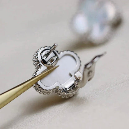 [Glitter Jewelry]CLOVER MEDIUM 1 MOTIFS  WHITE MOP EARRINGS SILVER