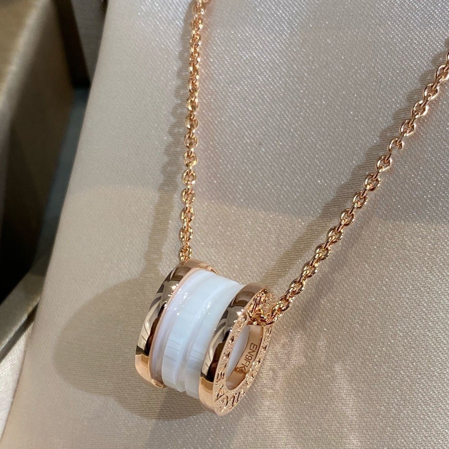 [Glitter Jewelry]ZERO 1 WHITE CERAMIC PINK GOLD NECKLACE
