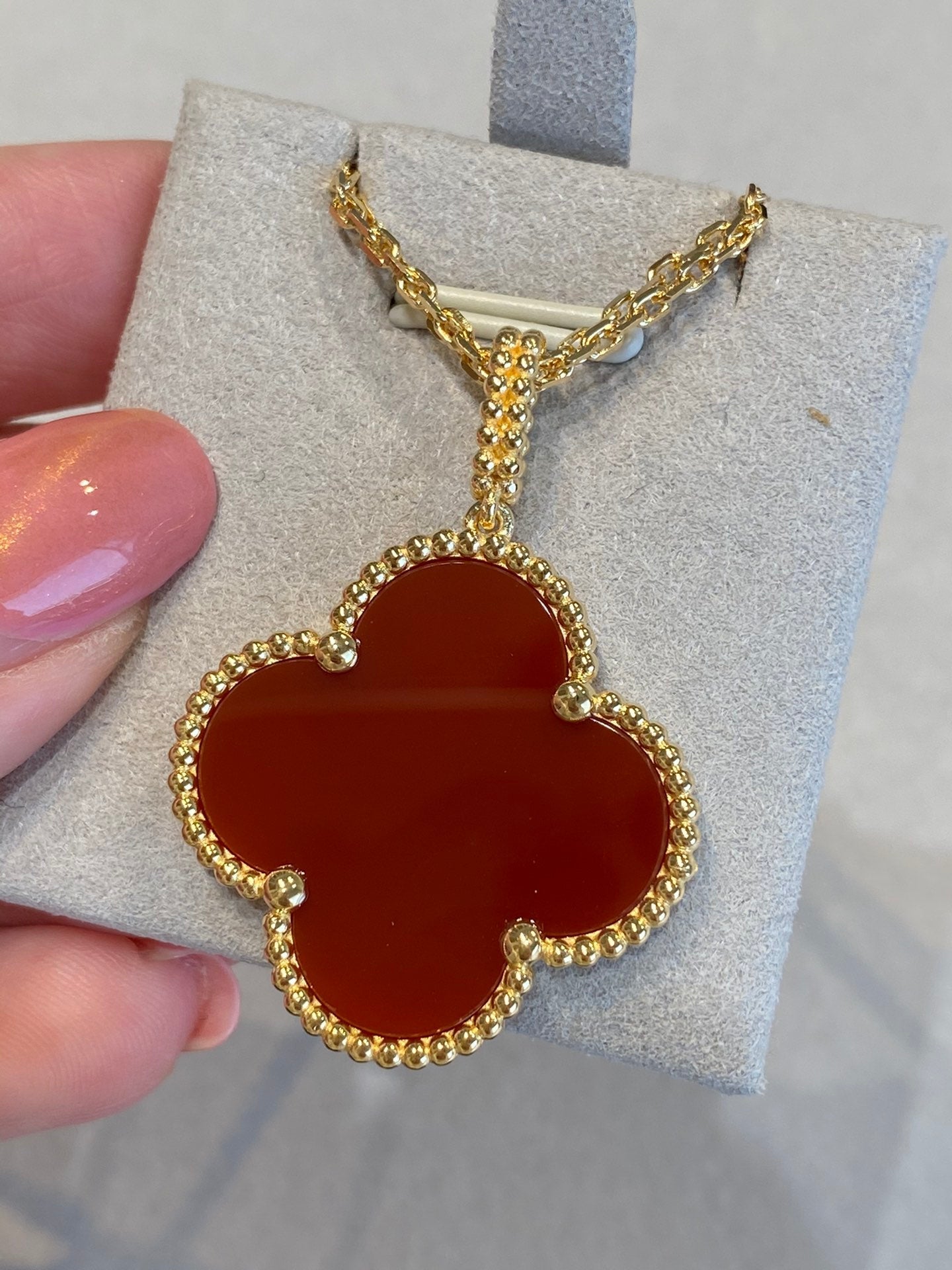 [Glitter Jewelry]CLOVER 25MM NECKLACE GOLD CARNELIAN