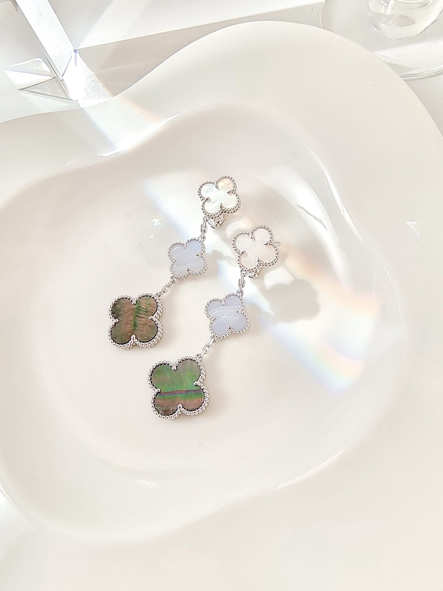 [Glitter Jewelry]CLOVER 3 MOTIFS CHALCEDONY DARK MOP SILVER EARRINGS