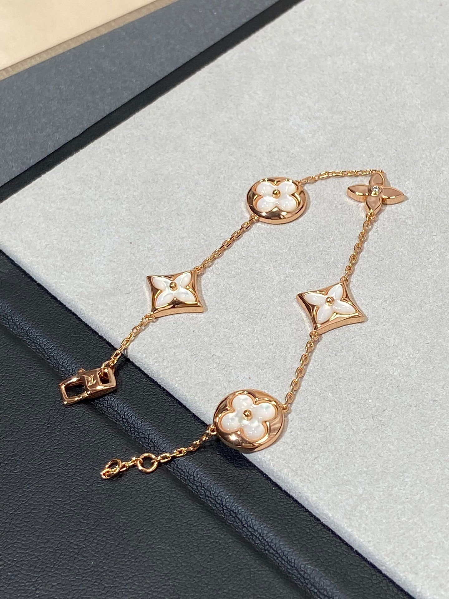 [Glitter Jewelry]STAR AND SUN 5 MOTIF MOP PINK GOLD BRACELET