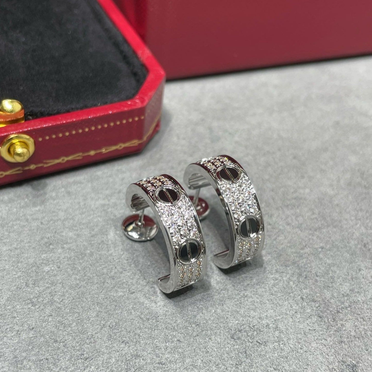 [Glitter Jewelry]LOVE CERAMIC DIAMOND PAVED SILVER EARRINGS