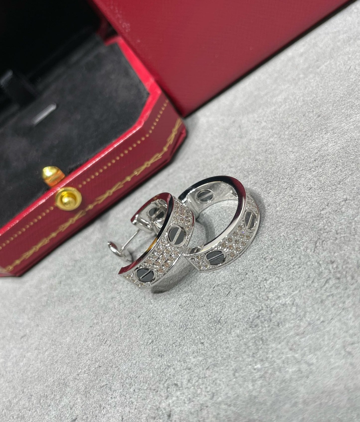 [Glitter Jewelry]LOVE CERAMIC DIAMOND PAVED SILVER EARRINGS