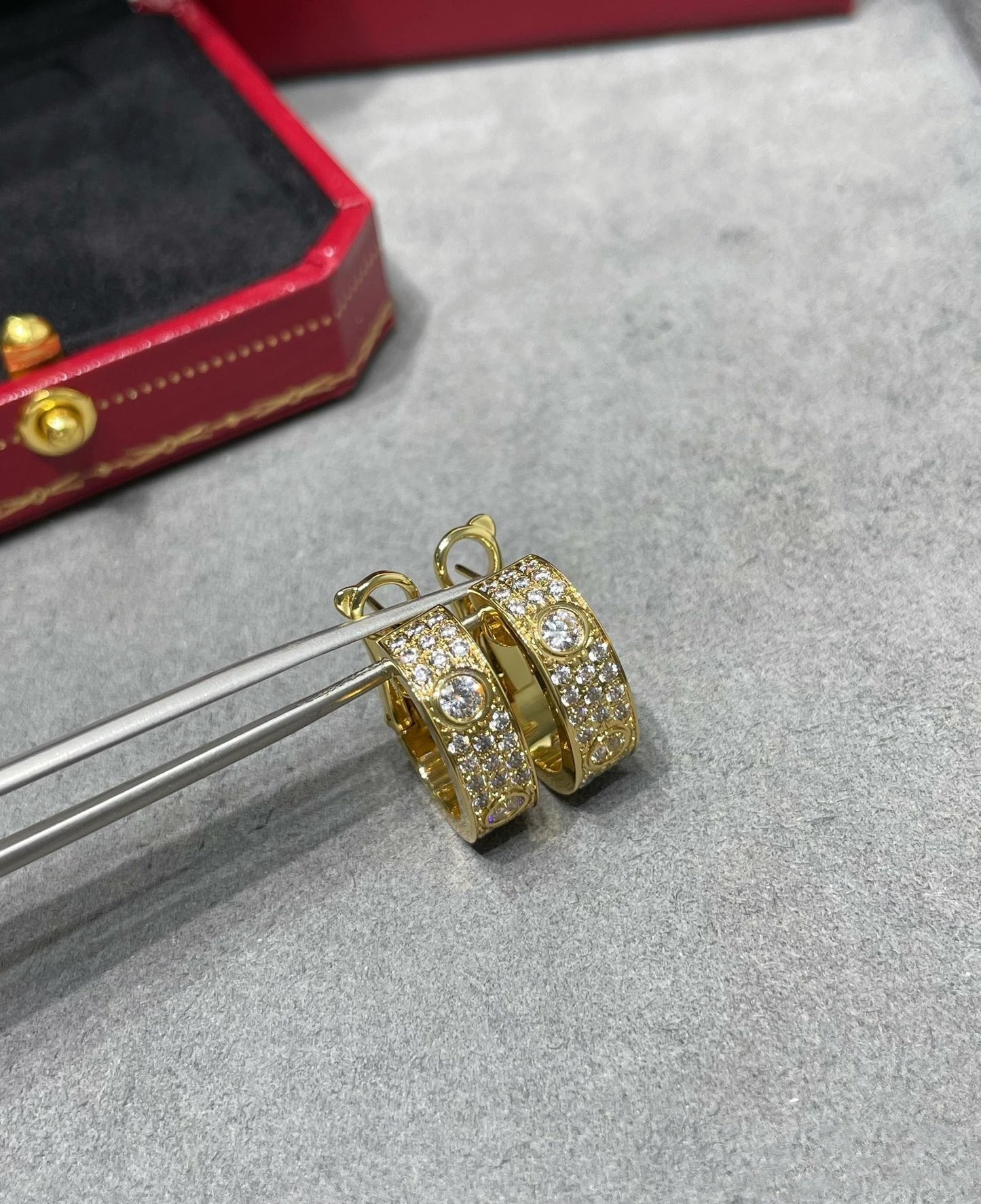 [Glitter Jewelry]LOVE 5.5MM DIAMOND PAVED EARRINGS