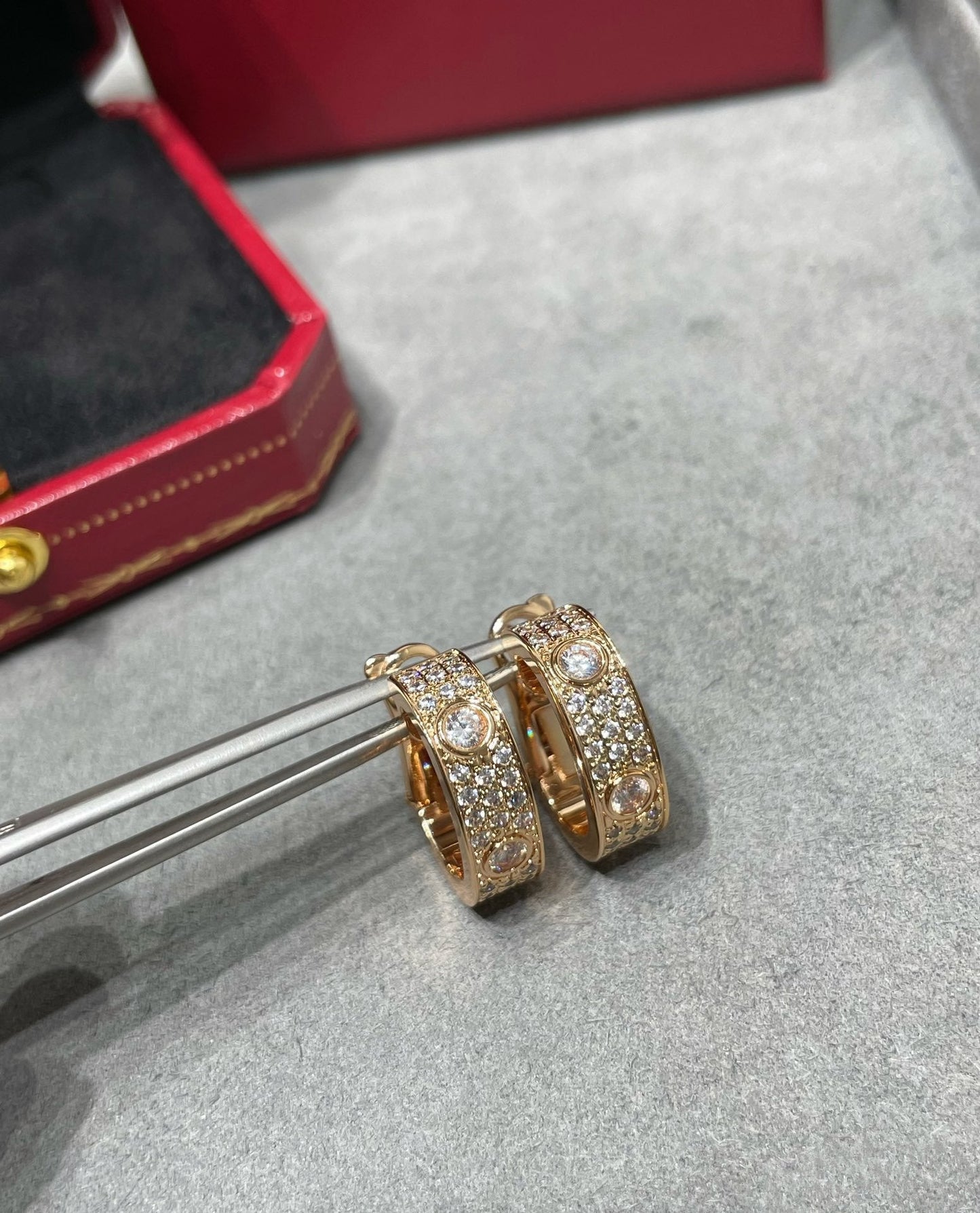 [Glitter Jewelry]LOVE 5.5MM DIAMOND PAVED EARRINGS