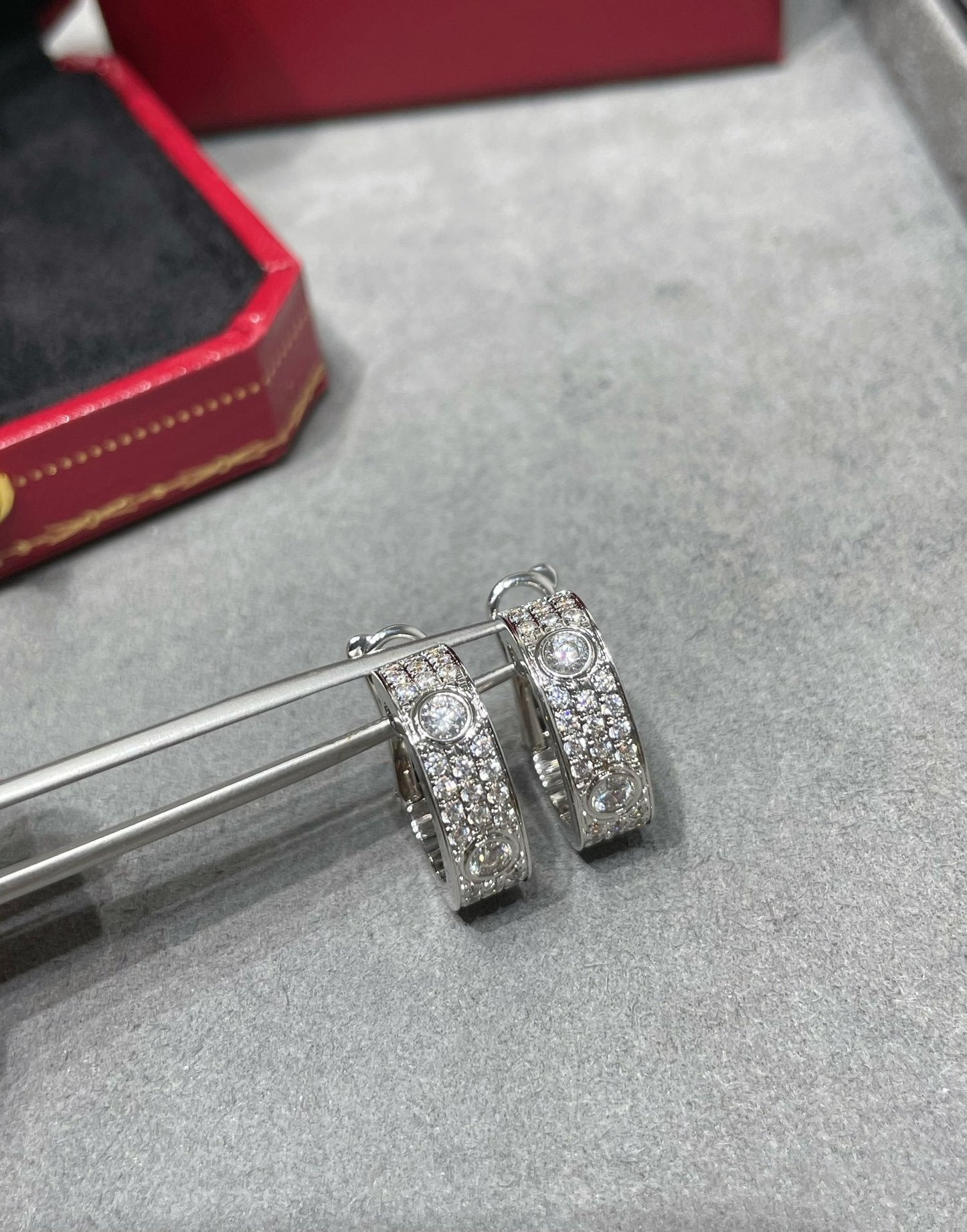 [Glitter Jewelry]LOVE 5.5MM DIAMOND PAVED EARRINGS
