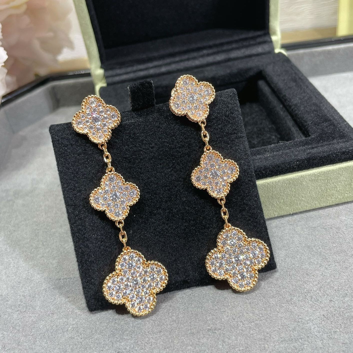 [Glitter Jewelry]CLOVER 3 MOTIFS DIAMOND PAVED ROSE GOLD EARRINGS