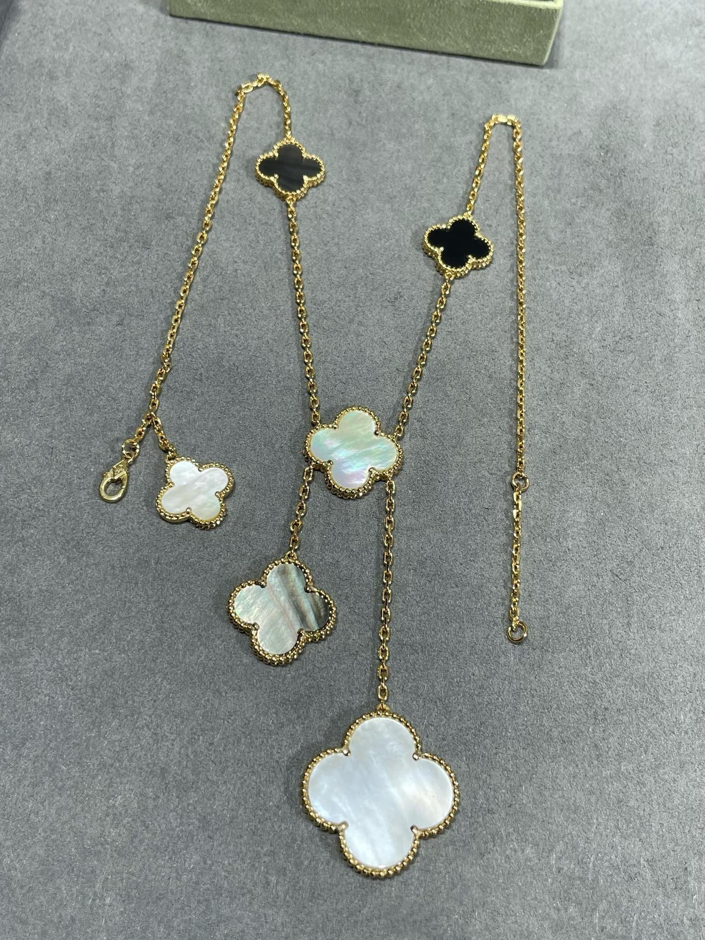 [Glitter Jewelry]CLOVER 6 MOTIF MOP ONYX GOLD NECKLACE