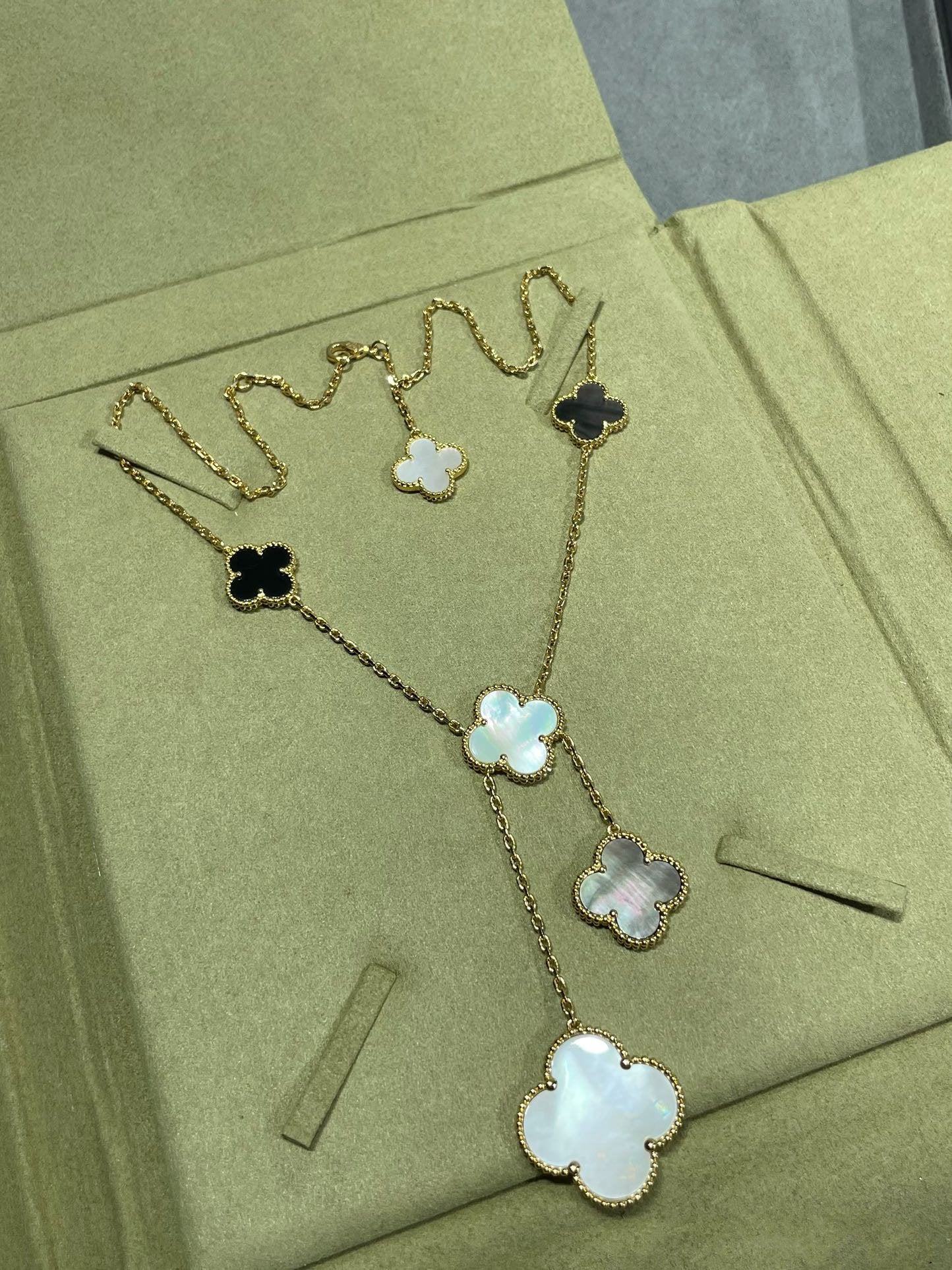 [Glitter Jewelry]CLOVER 6 MOTIF MOP ONYX GOLD NECKLACE