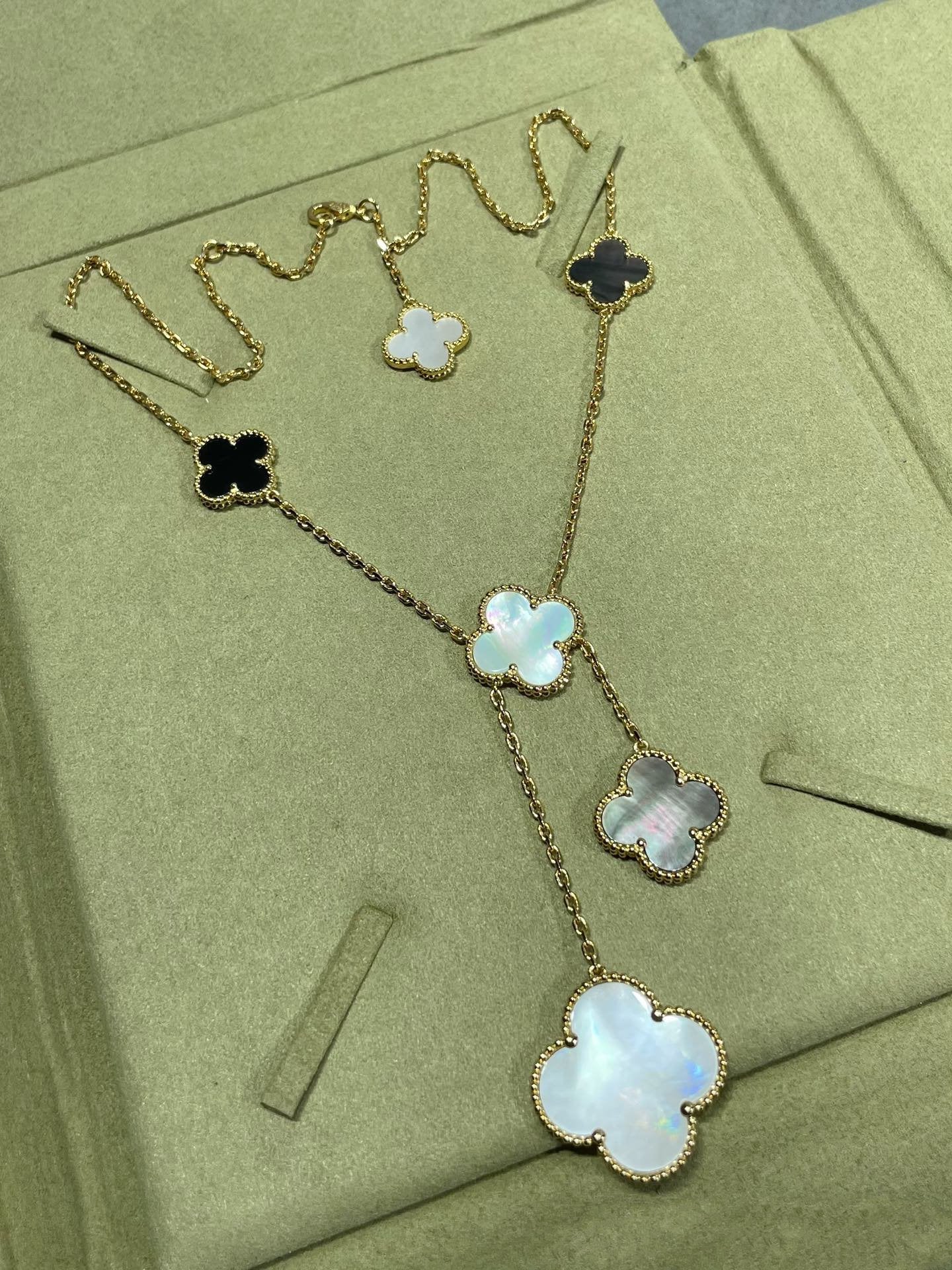 [Glitter Jewelry]CLOVER 6 MOTIF MOP ONYX GOLD NECKLACE