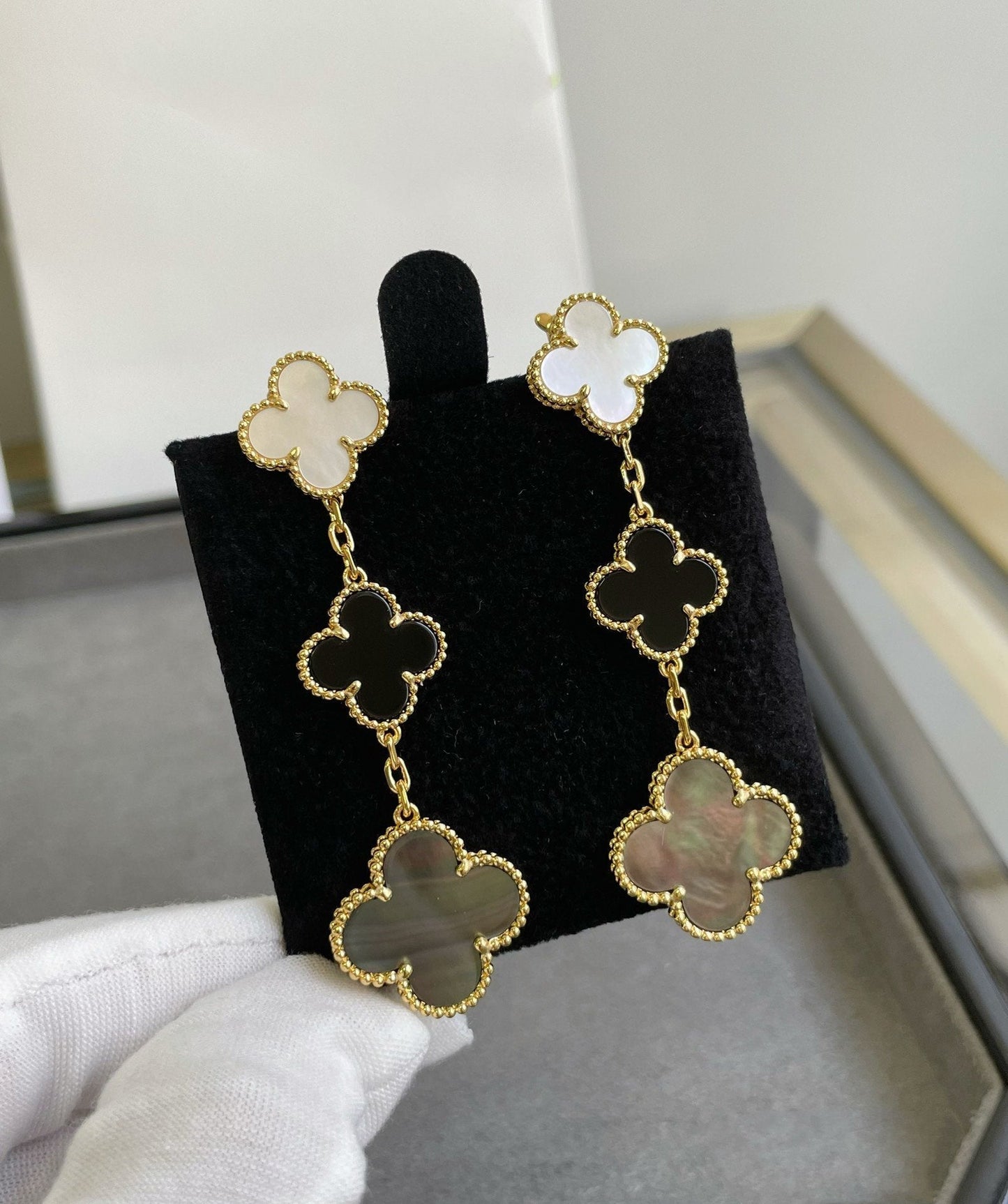 [Glitter Jewelry]CLOVER 3 MOTIF MOP ONYX DARK MOP PINK GOLD EARRINGS