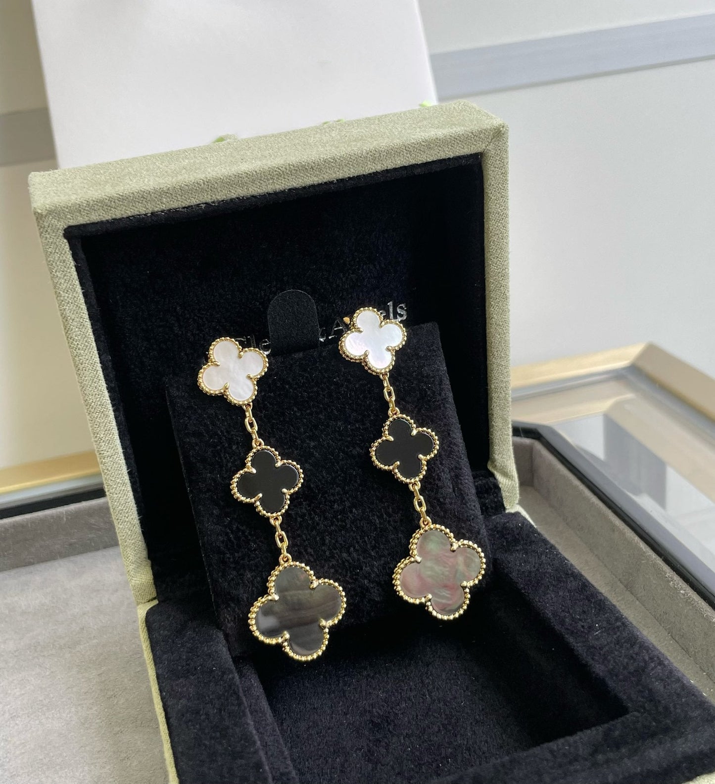 [Glitter Jewelry]CLOVER 3 MOTIF MOP ONYX DARK MOP PINK GOLD EARRINGS