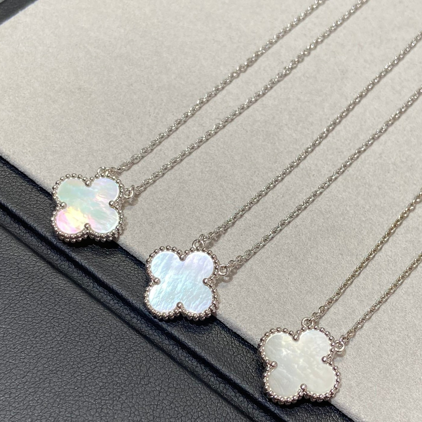 [Glitter Jewelry]CLOVER MEDIUM SILVER WHITE MOP NECKLACE