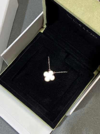 [Glitter Jewelry]CLOVER MEDIUM SILVER WHITE MOP NECKLACE