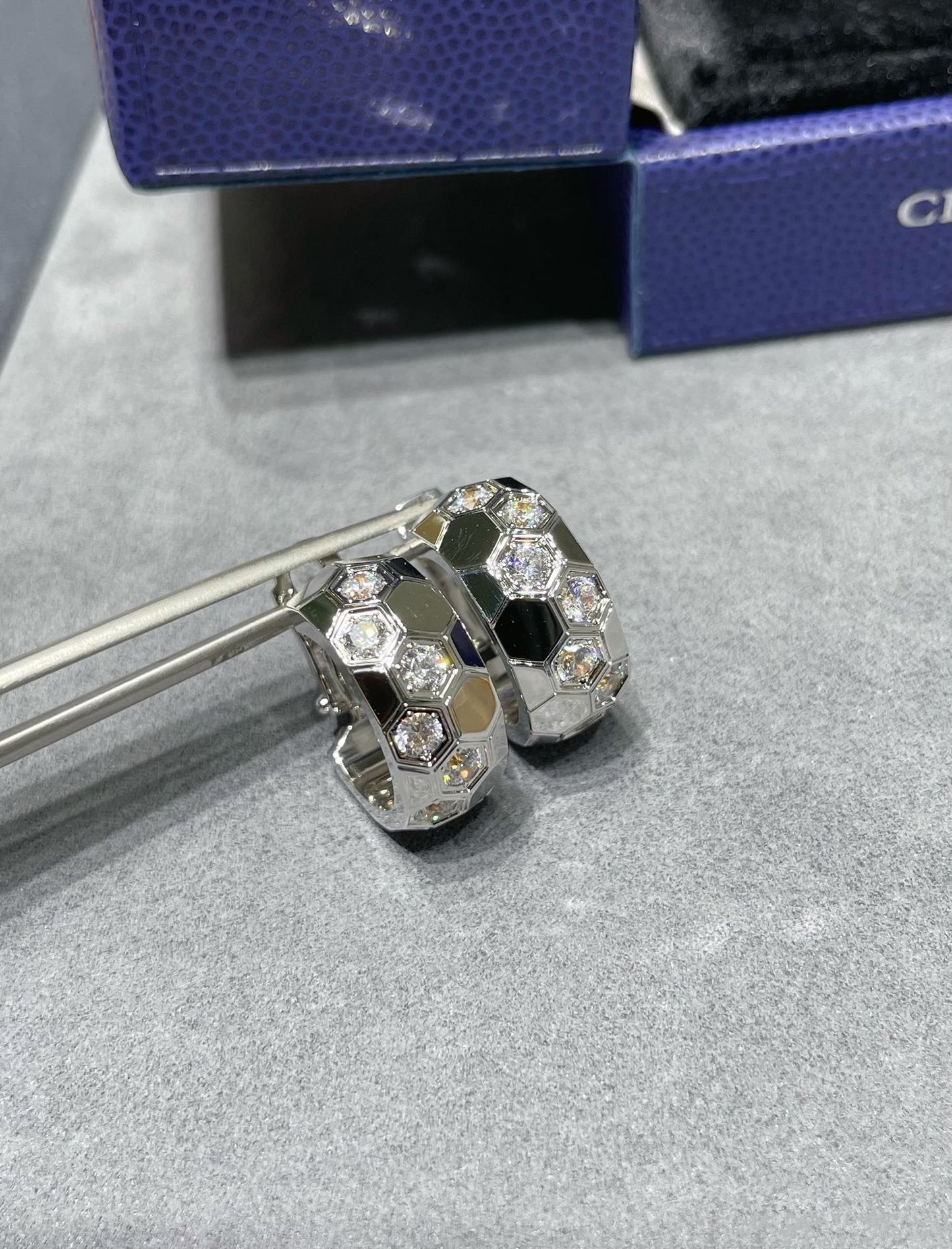 [Glitter Jewelry]BEE LOVE DIAMOND HOOP EARRINGS