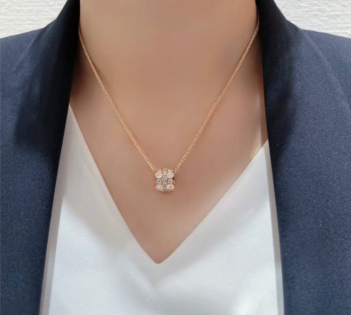 [Glitter Jewelry]BEE LOVE DIAMOND PAVED 3 ROW NECKLACE
