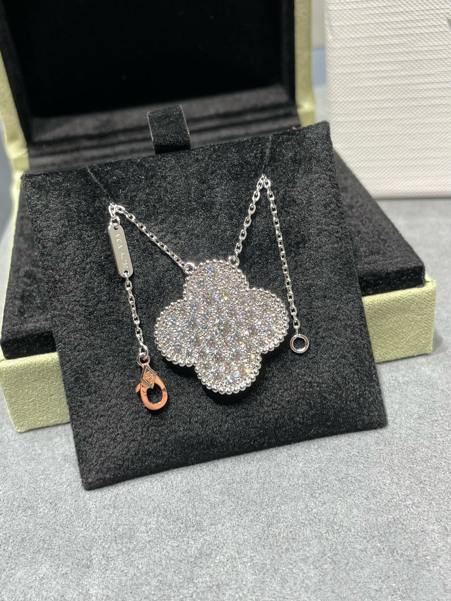[Glitter Jewelry]CLOVER 25MM LARGE PENDANT DIAMOND PAVED SILVER NECKLACE