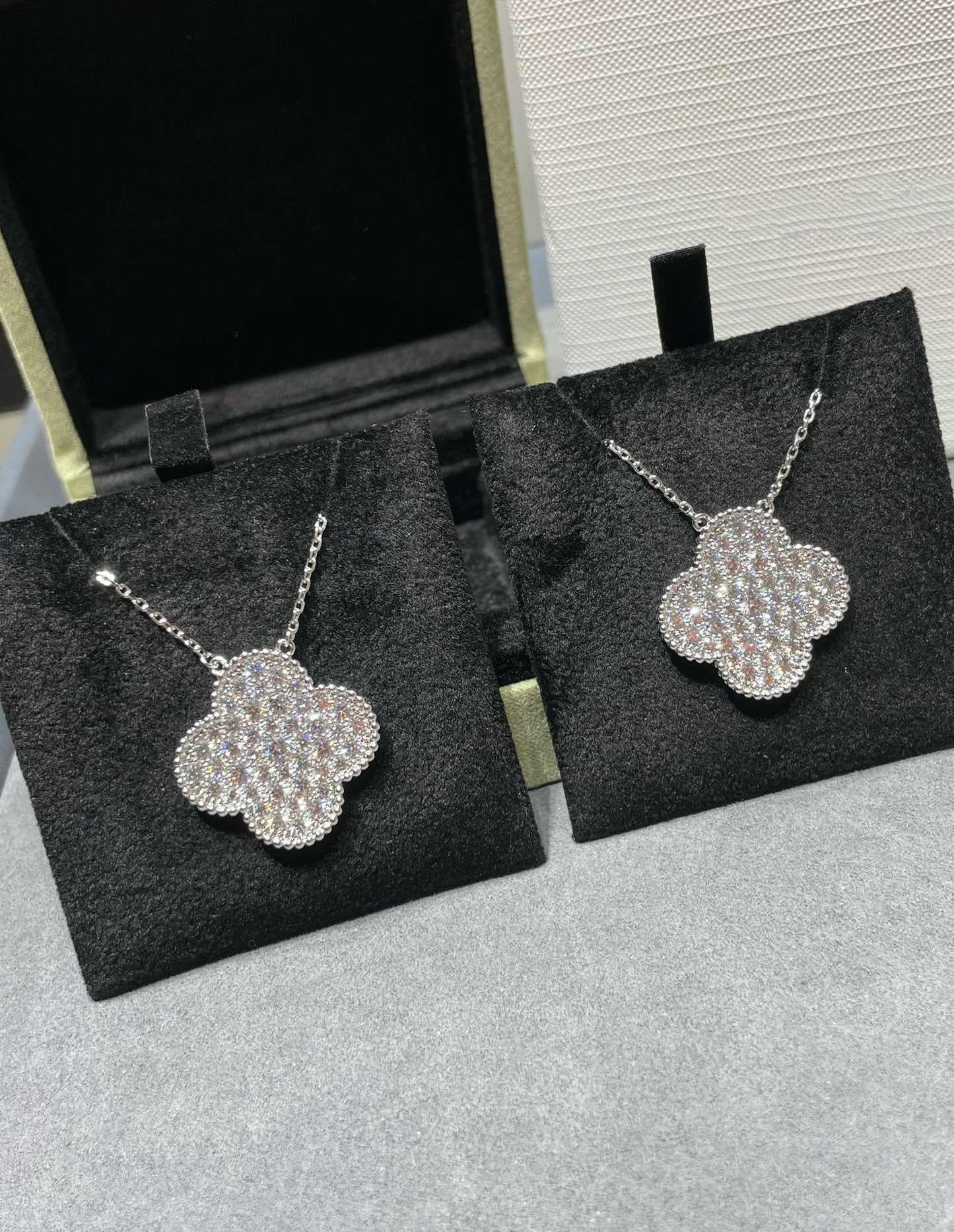 [Glitter Jewelry]CLOVER 25MM LARGE PENDANT DIAMOND PAVED SILVER NECKLACE