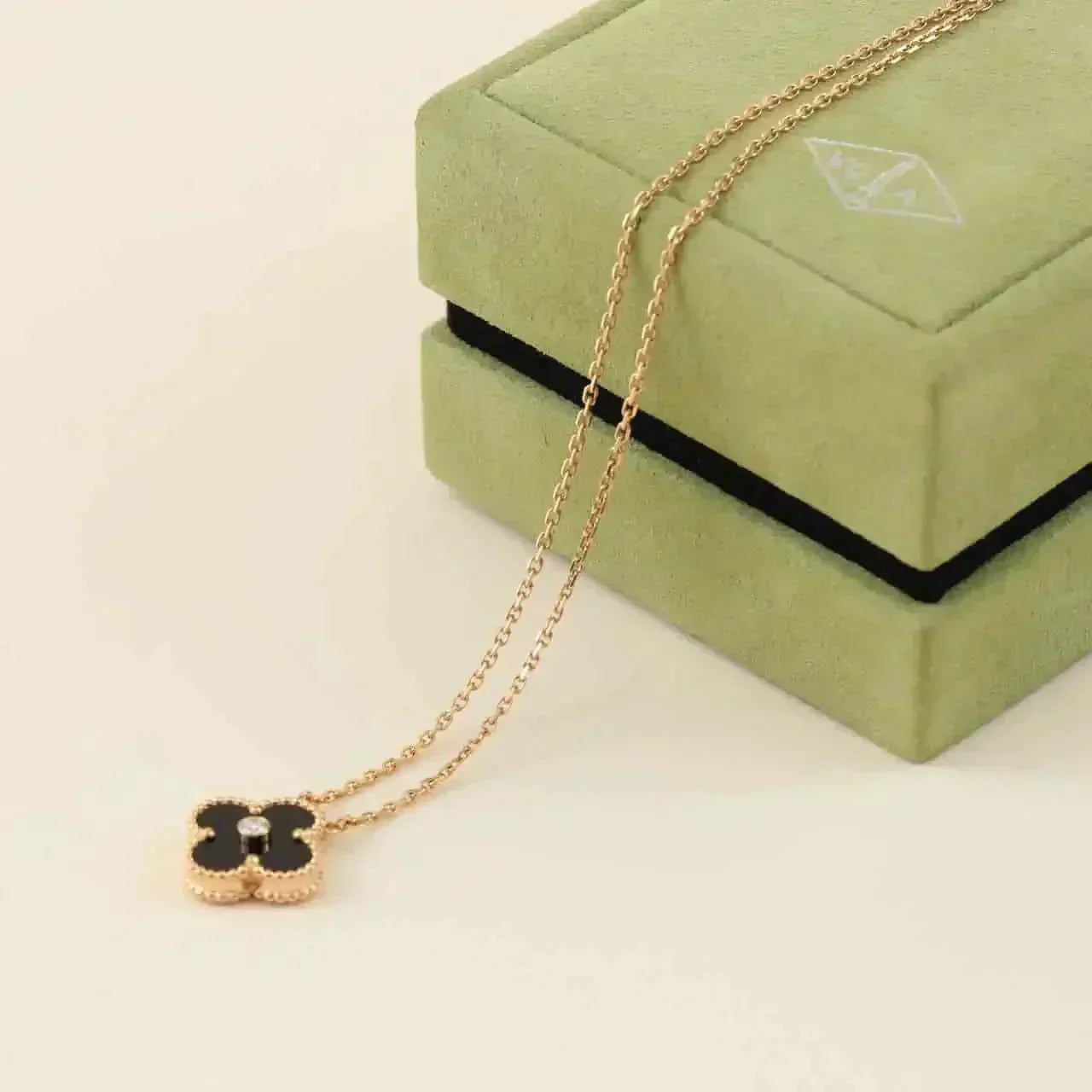 [Glitter Jewelry]CLOVER 15MM DIAMOND ONYX NECKLACE