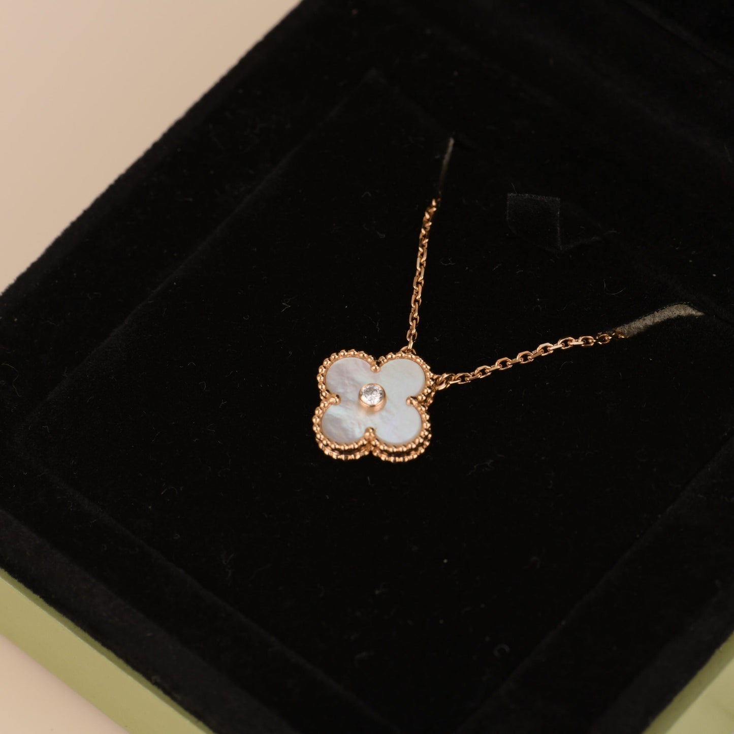 [Glitter Jewelry]CLOVER 15MM DIAMOND WHITE FRITILLARIA NECKLACE