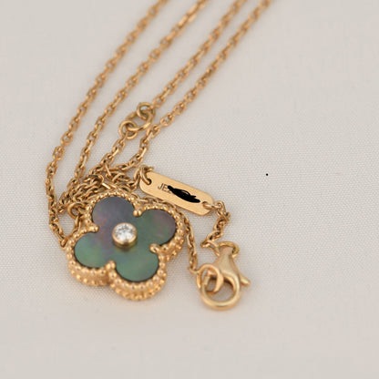 [Glitter Jewelry]CLOVER 15MM DIAMOND AND MOTHER-OF-GREY NECKLACE