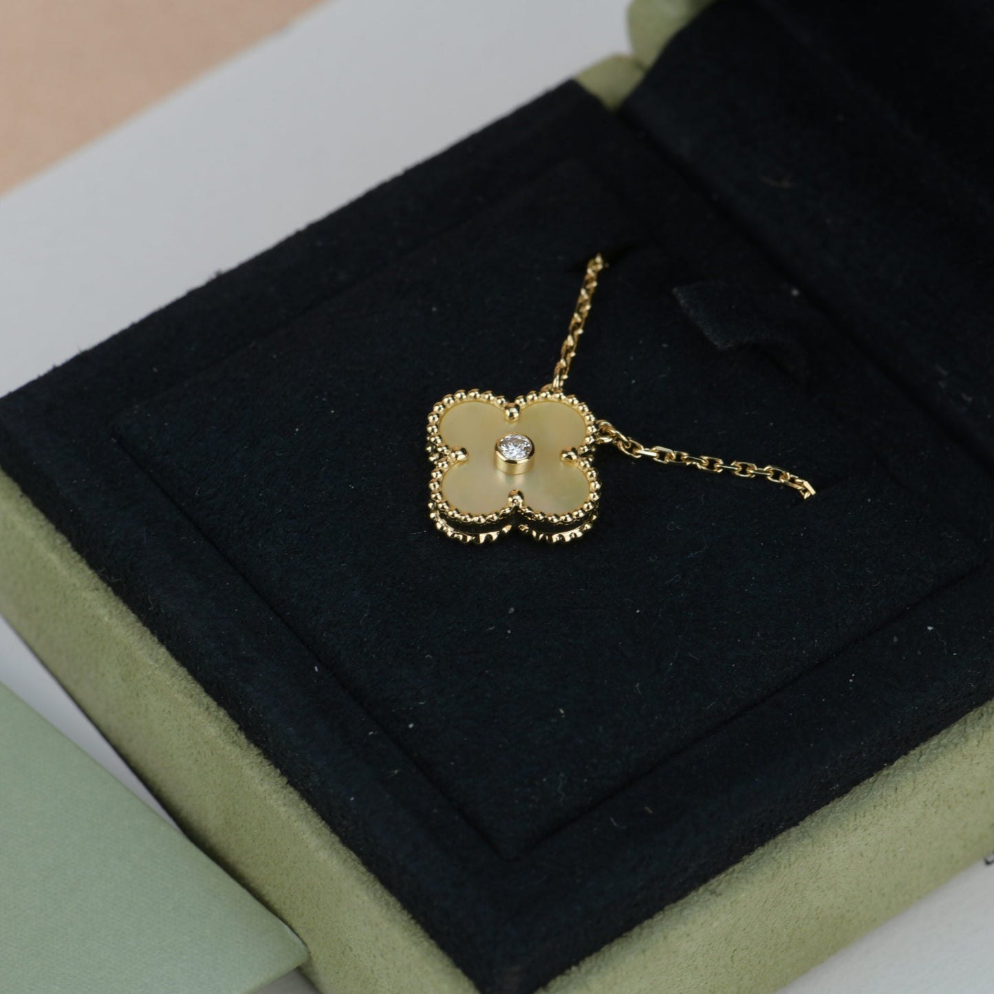 [Glitter Jewelry]CLOVER 15MM DIAMOND GOLD MOTHER OF PEARL NECKLACE
