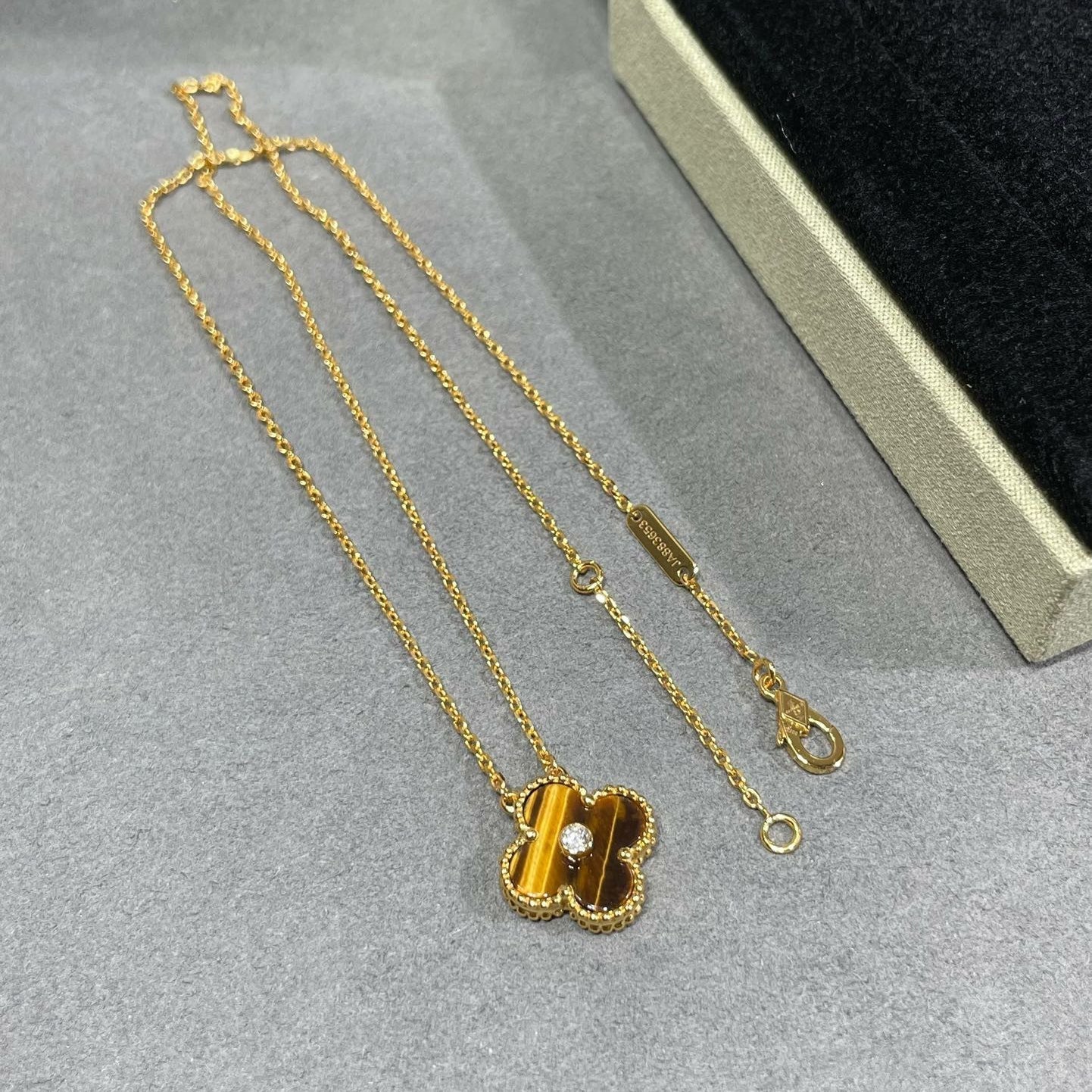 [Glitter Jewelry]CLOVER 15MM DIAMOND AND YELLOW TIGER'S EYE AGATE necklace