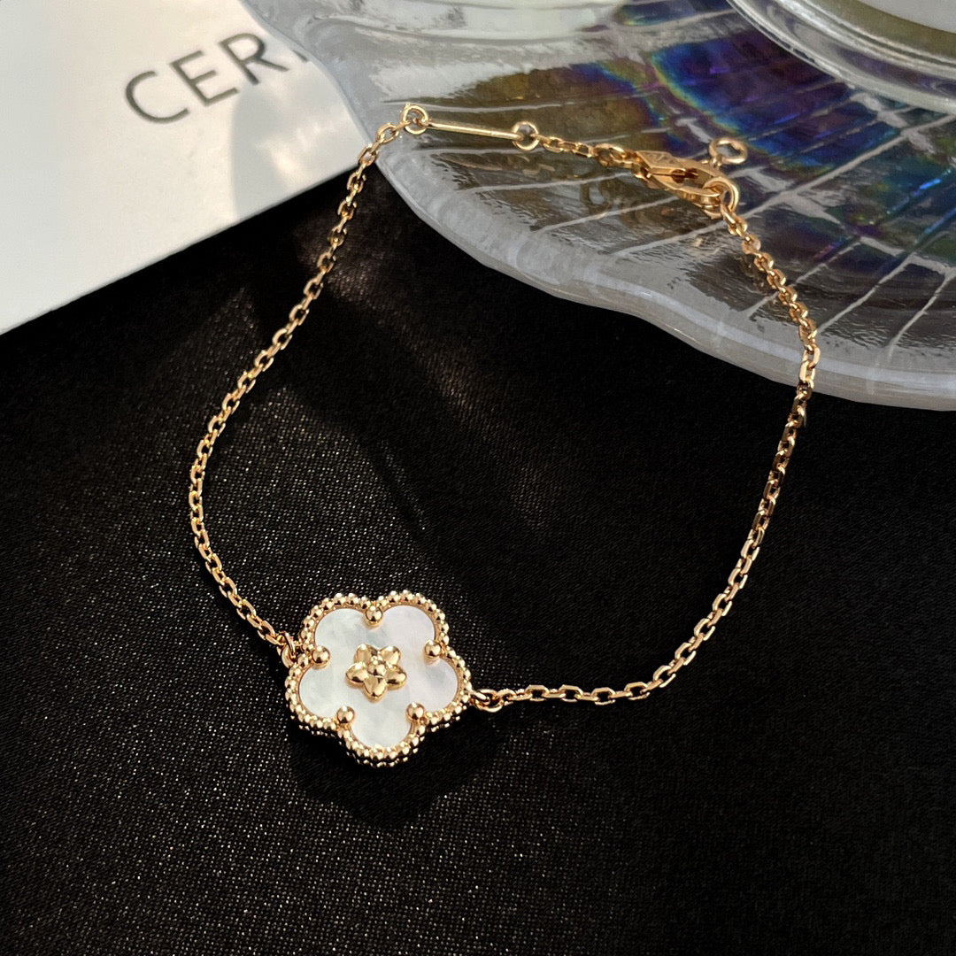[Glitter Jewelry]LUCKY WHITE MOP PLUM BLOSSOM  BRACELET