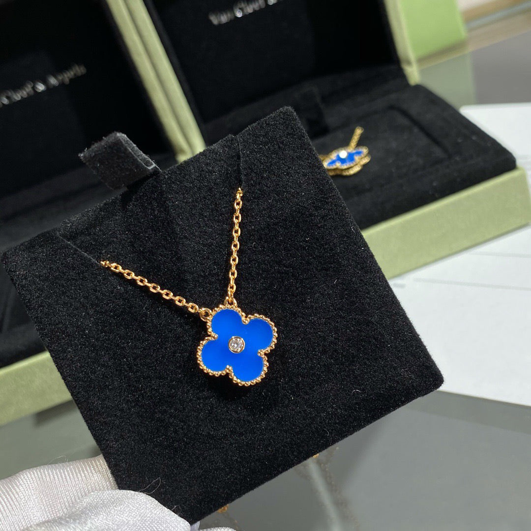 [Glitter Jewelry]CLOVER 15MM DIAMOND AND BLUE AGATE NECKLACE