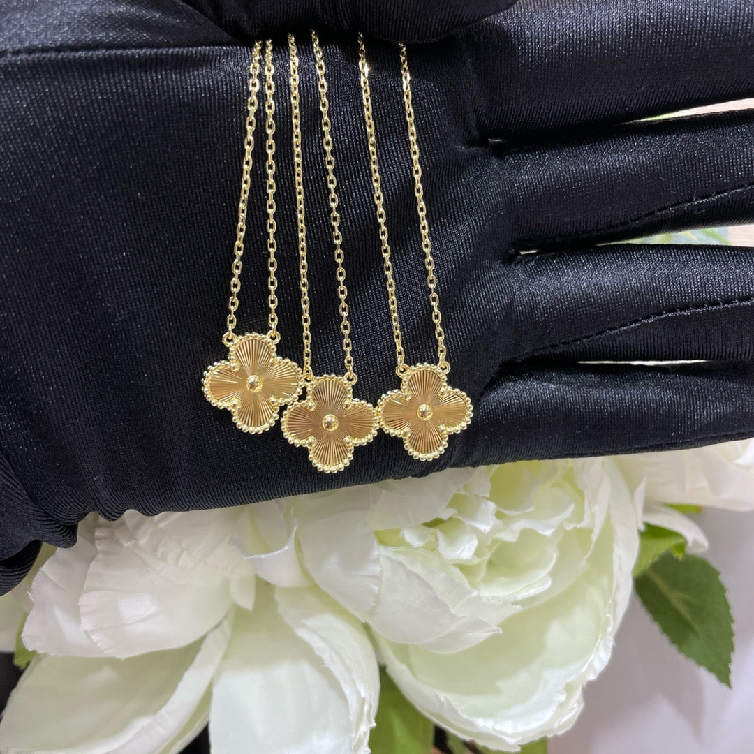 [Glitter Jewelry]CLOVER 15MM LASER NECKLACE