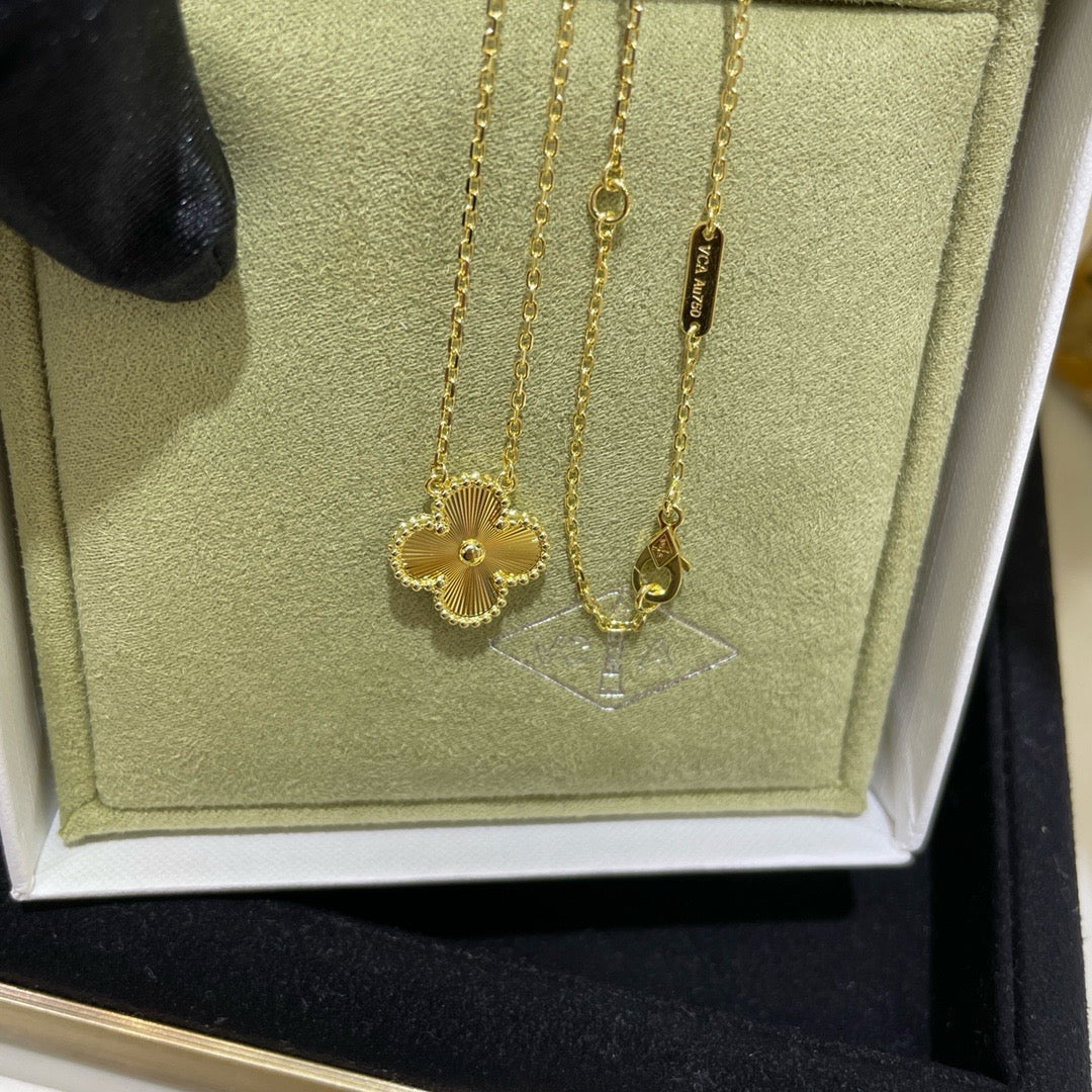 [Glitter Jewelry]CLOVER 15MM LASER NECKLACE