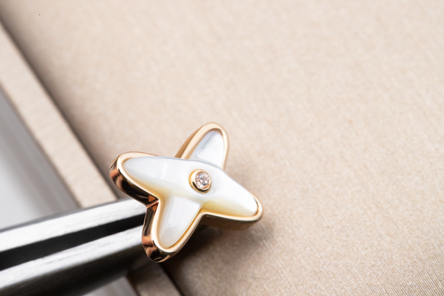 [Glitter Jewelry]JEUX DE WHITE MOP ROSE GOLD DIAMOND EARRINGS