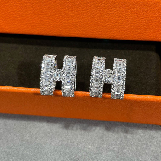 [Glitter Jewelry]H STUD EARRINGS WITH SILVER DIAMONDS