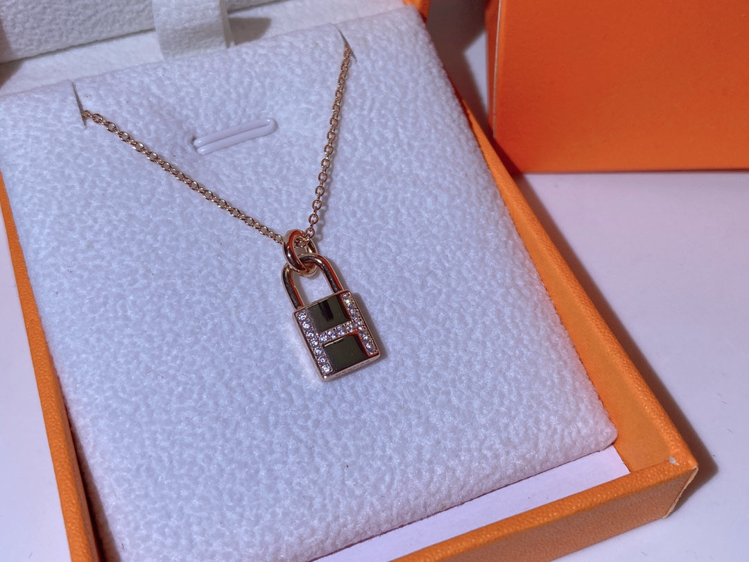 [Glitter Jewelry]HM ADVANCED NICHE LOCK HEAD NECKLACE DIAMONDS