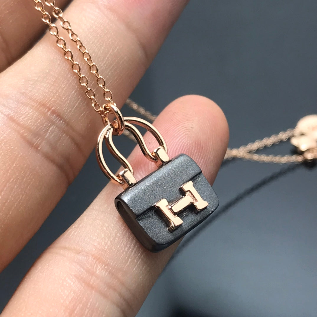 [Glitter Jewelry]WOMEN'S HM AMULETTES CONSTANCE PENDANT NECKLACE