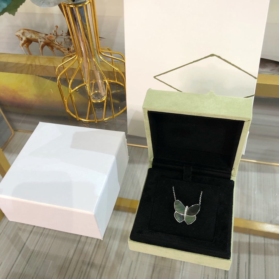 [Glitter Jewelry]LARGE BUTTERFLY SILVER PENDANT DIAMOND NECKLACE