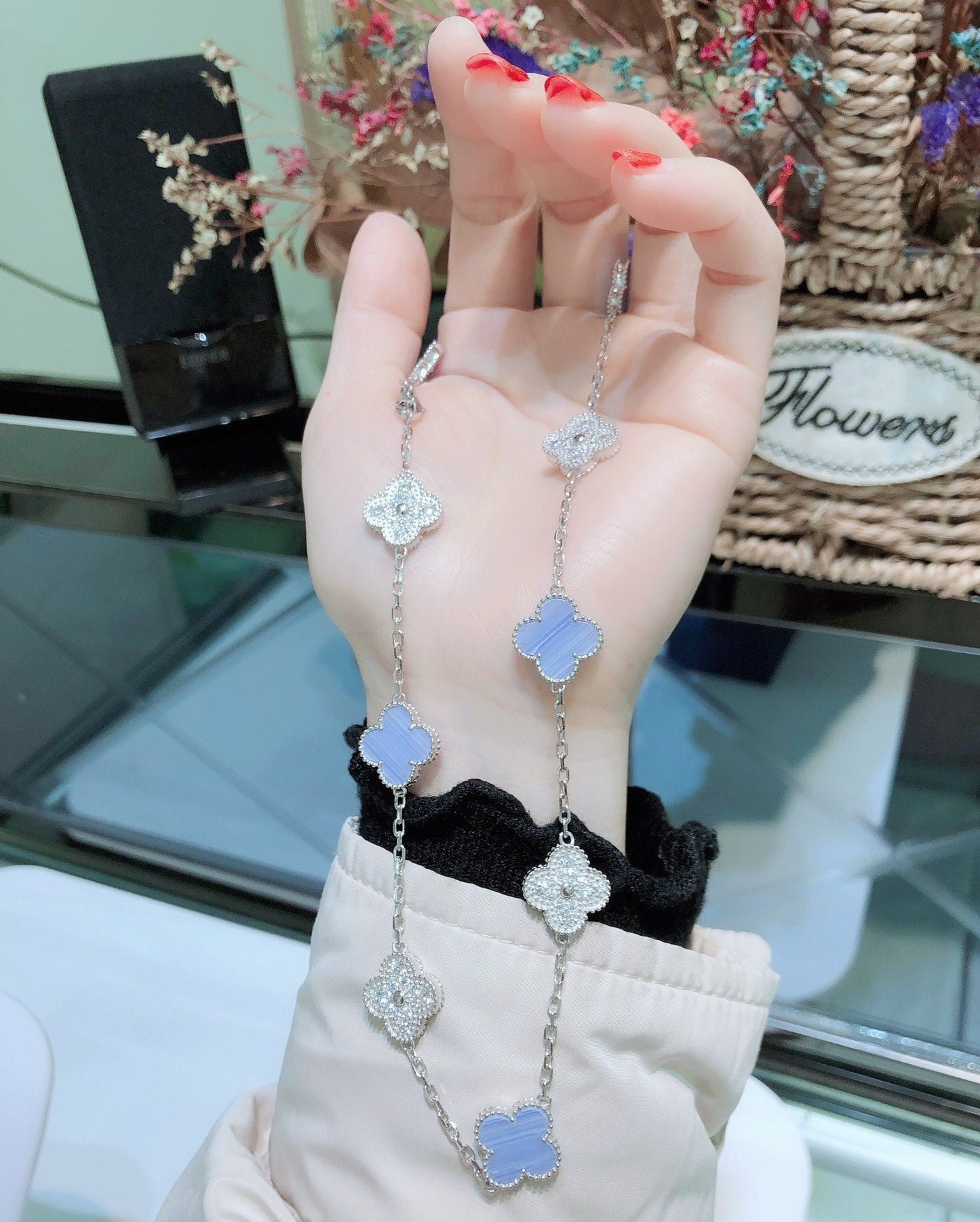[Glitter Jewelry]CLOVER 10 MOTIFS CHALCEDONY DIAMONDS SILVER NECKLACE