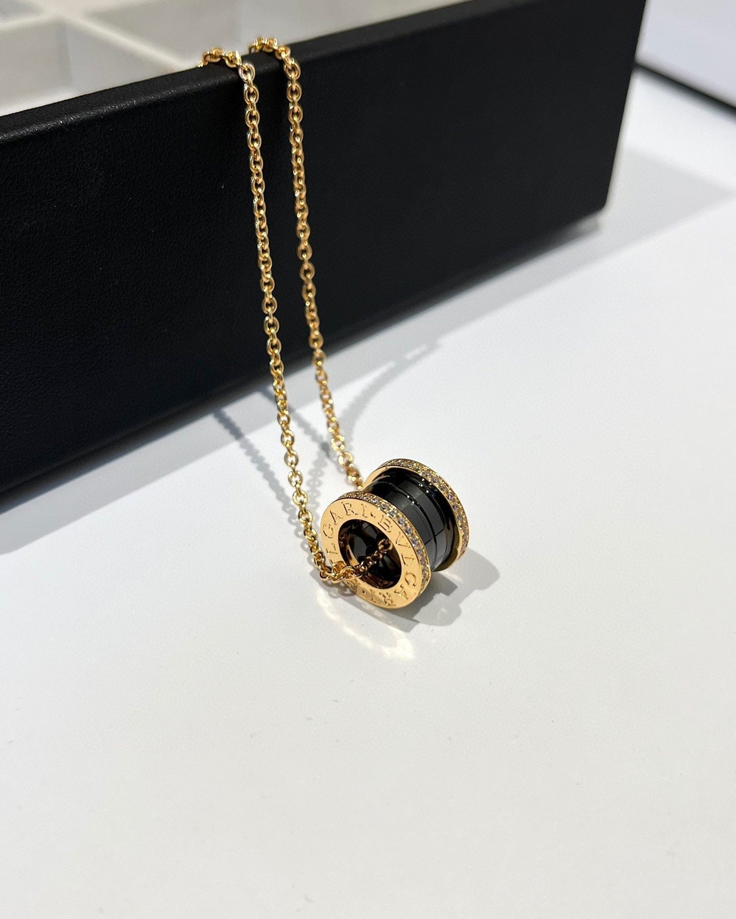 [Glitter Jewelry]ZERO 1 BLACK CERAMIC DIAMOND PINK GOLD NECKLACE