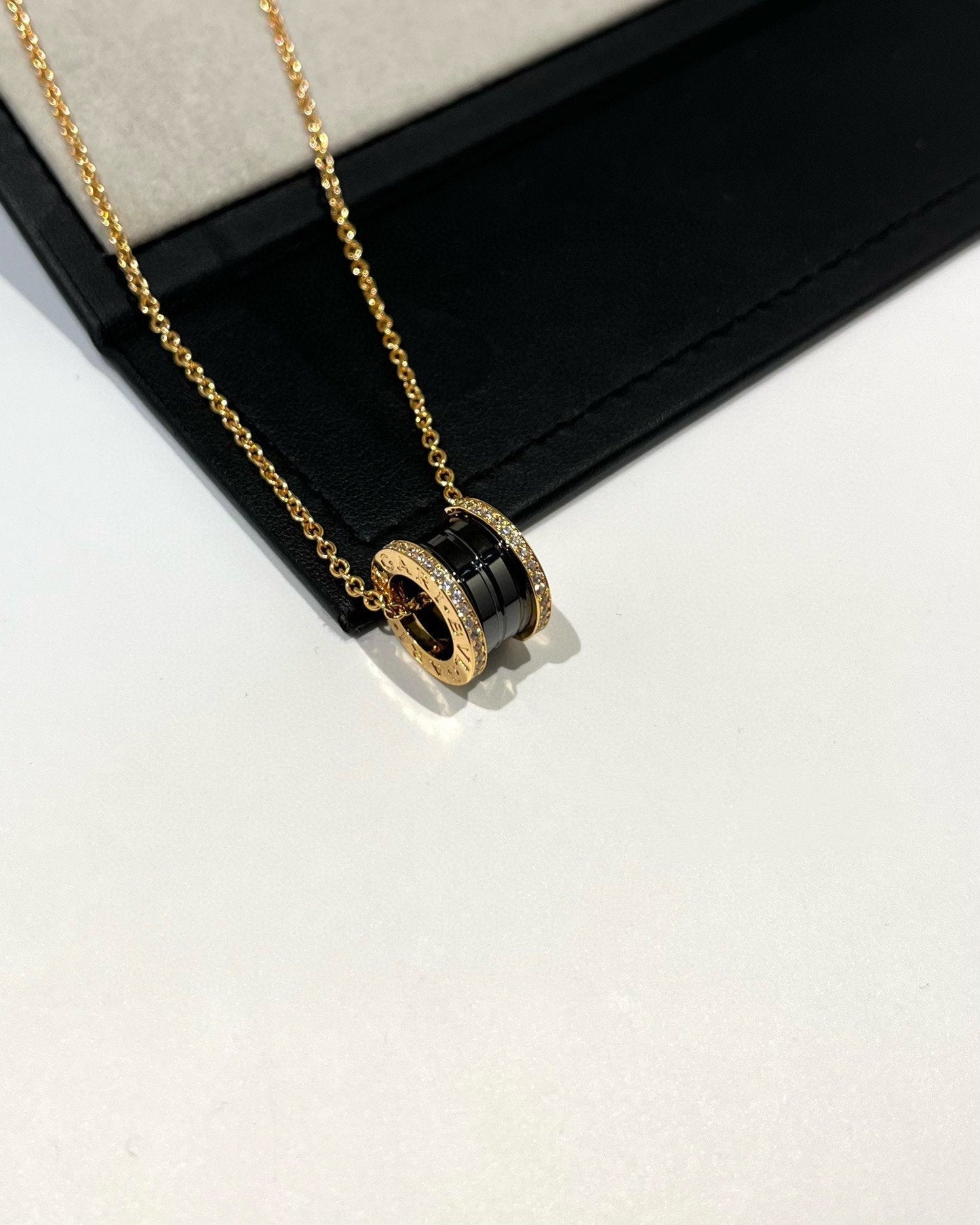 [Glitter Jewelry]ZERO 1 BLACK CERAMIC DIAMOND PINK GOLD NECKLACE